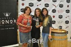 Honor Tequila signed/autografiada Kate Del Castillo, New, Redencion Reposado Claro