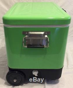 Hornitos Agave Tequila Green Metal Cooler With Wheels Push Bar Opener Brand New