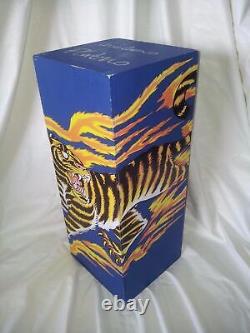 Jose Cuervo Tequila Reserva de La Familia BOX Dr. Lakra 2011 RARE