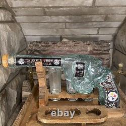Pittsburgh Steelers Collectible Revolver Tequila Gun Bottle Stand 6 Shot Glasses