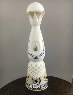 Rare Tequila Clase Azul Anejo Ceramic Hand Painted, Signed Bottle 750ml Mexico