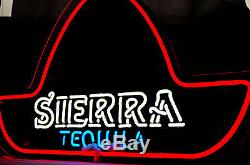 Sierra Tequila Neon Leuchtreklame, Leuchtwerbung Sombrero dreifarbig