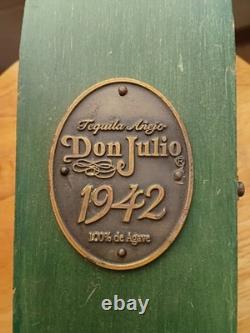 Tequila Añejo Don Julio 1942 100% De Agave Coffin Wood Box