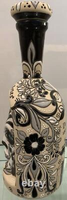 Tequila Dos Artes Extra Anejo limited Edition Dia De Muertos Empty Bottle 2019